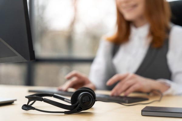 close-up-person-working-call-center