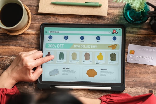 Targets Customers With User-Persona