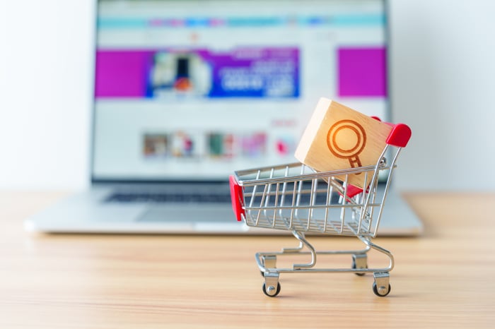 Maximizing the Benefits of E-commerce Schema with Bluetuskr