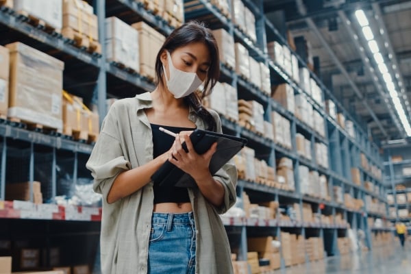 young-asian-businesswoman-manager-wearing-face-mask-warehouse-using-digital-tablet-checking-inventory (1)