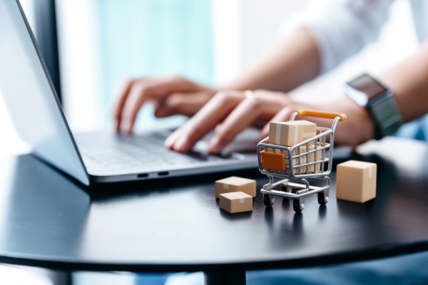 parcel-box-trolley-table-with-hand-young-woman-using-laptop-shopping