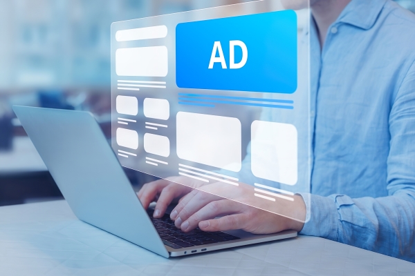 advertisement-computer-screen-person-viewing-website-with-inbound-ads-optimize